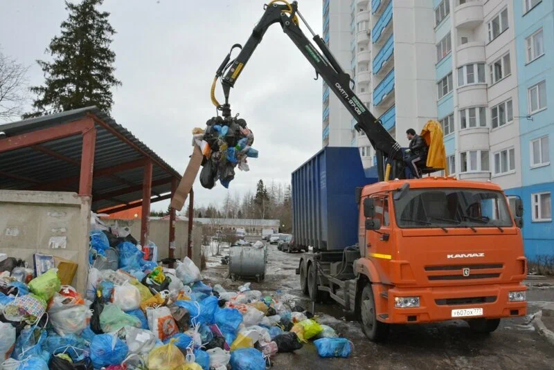 Вывоз бытового мусора в Гае с погрузкой в октябре