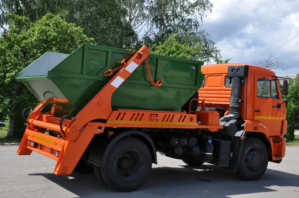 Заказ бункеровоза для вывоза мусора и отходов в Гае в октябре