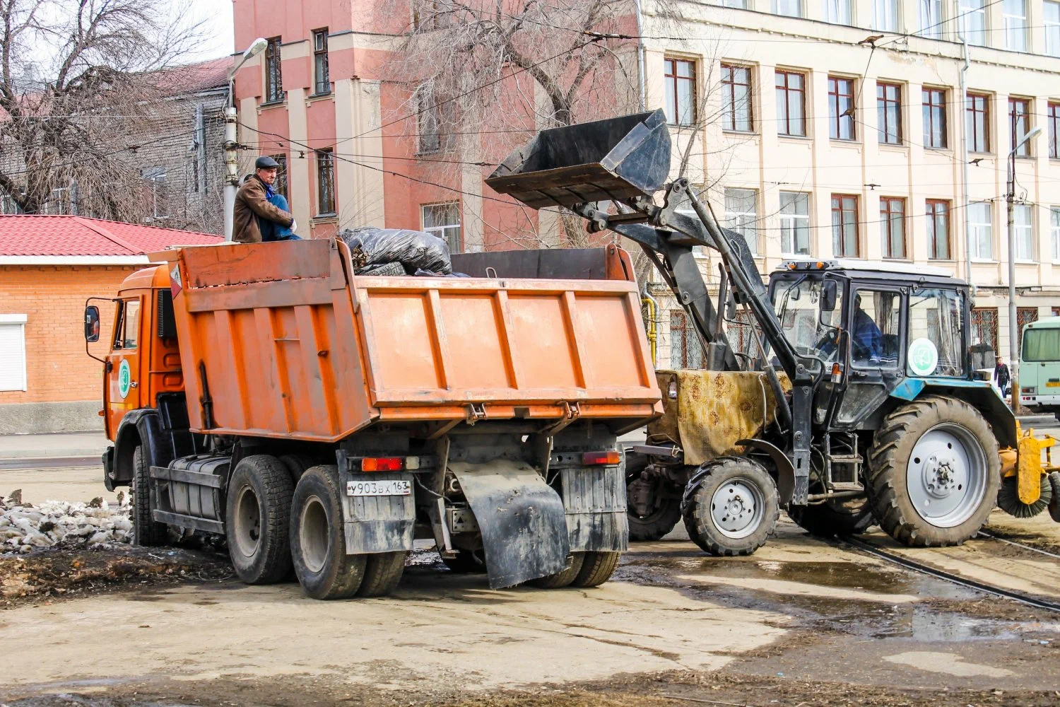 Вывоз мусора Камазом в Гае – аренда и заказ Камаза 10 тонн от 2389 руб. в ПроМусор