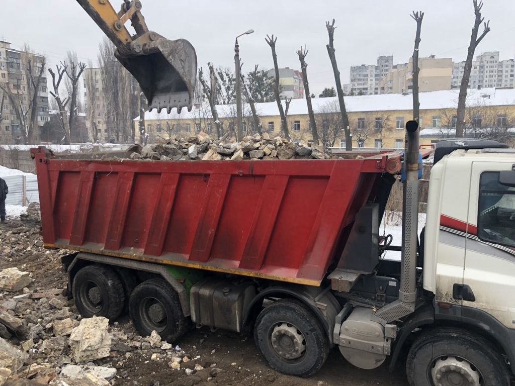 Вывоз мусора Камазом в Гае в октябре