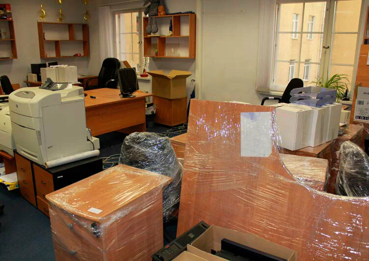 Вывоз старой офисной мебели в Гае в октябре
