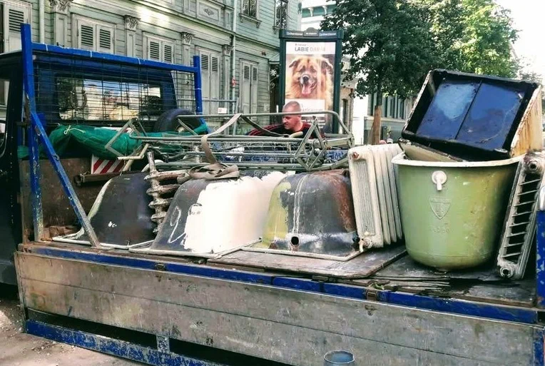 Вывоз старой сантехники в Гае от ПроМусор: быстро, недорого от 559 руб., утилизация и грузчики