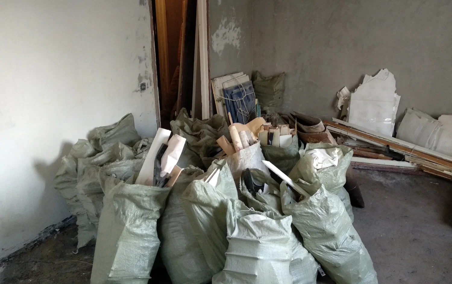 Уборка строительного мусора с вывозом и утилизацией в Гае в октябре