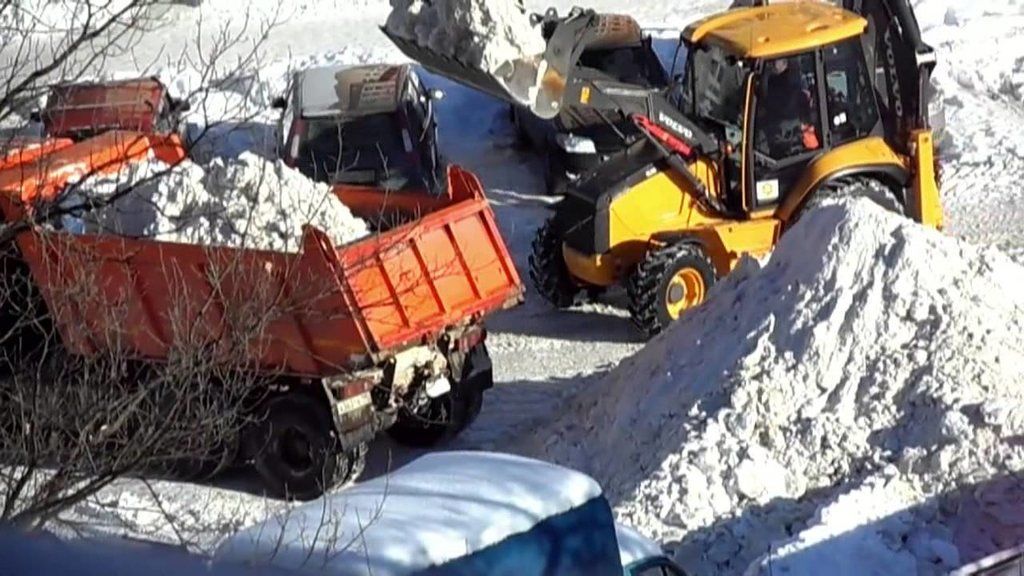 Вывоз снега с погрузкой в Гае для организаций и частных лиц в октябре