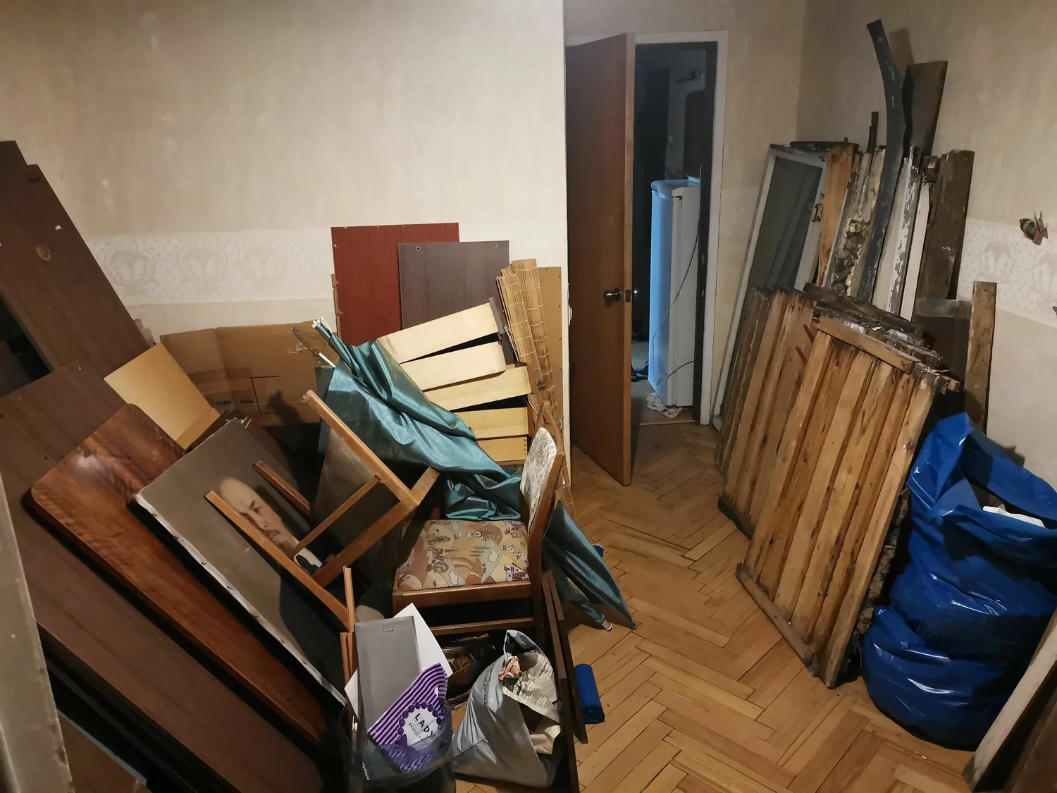 Демонтаж мебели с вывозом и утилизацией в Гае в октябре